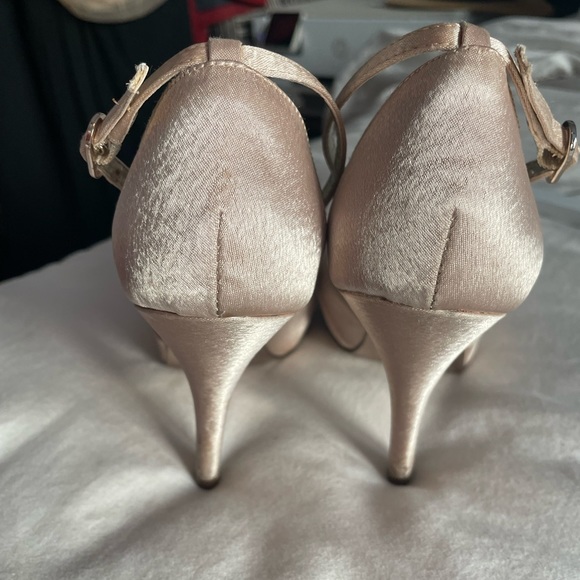 Elegant Gold Bow Nina Heels - Picture 7 of 10